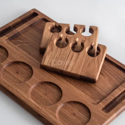 Поднос для шашлыка из дуба с 4 отделениями для соусов от мастерской DIVIRO